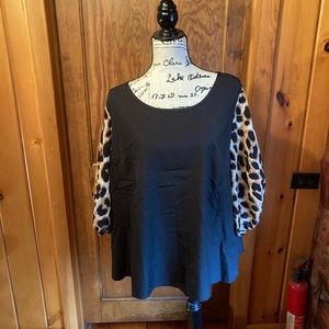 3/4 length leopard print/black top